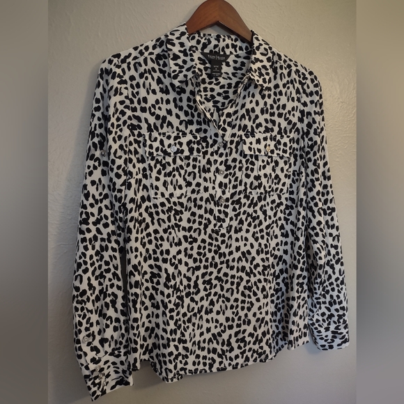 100% Silk White House Black Market Leopard Print Blouse - Size 8 - Picture 3 of 13